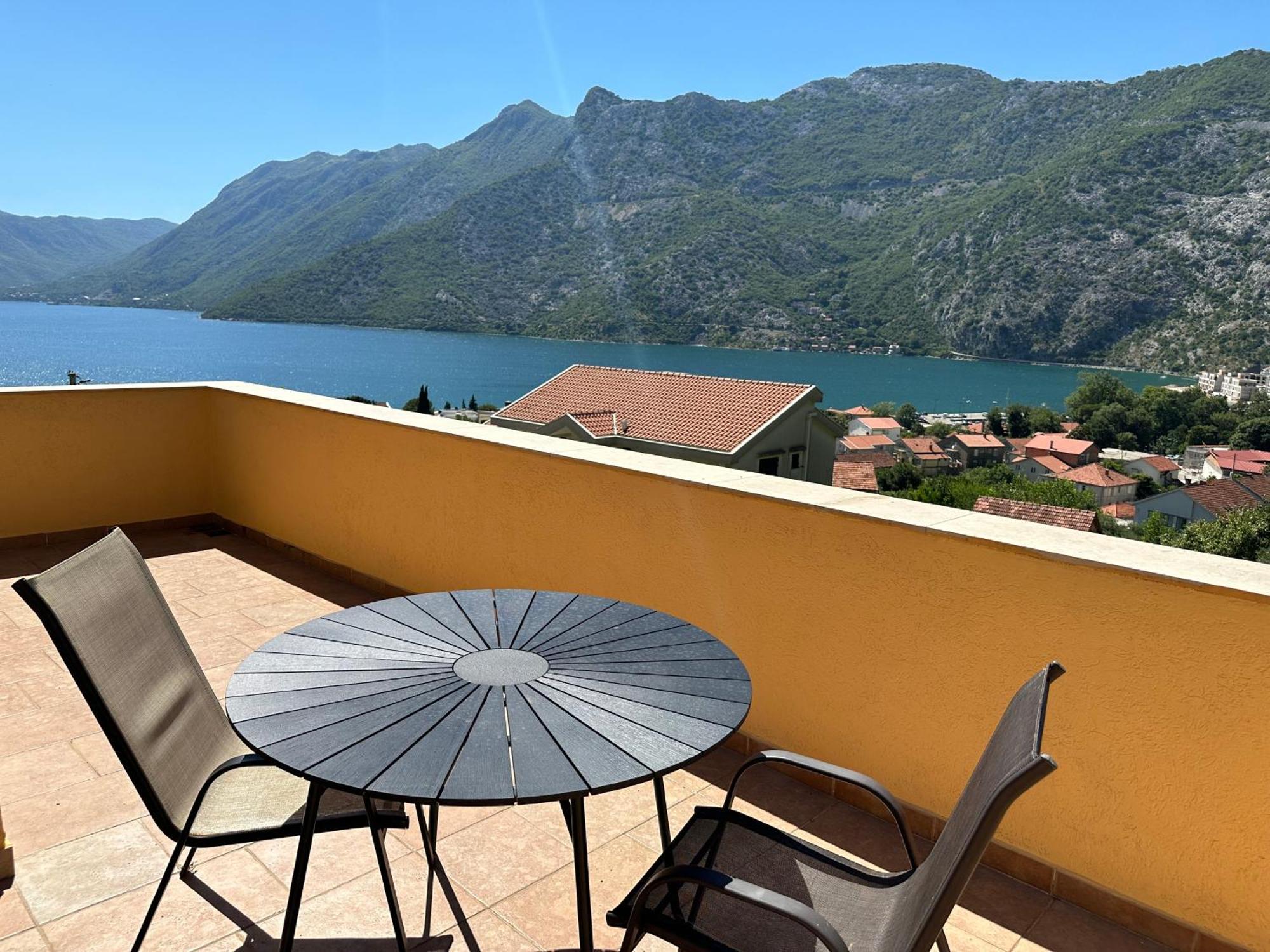 Villa Risan Apartments Exterior photo