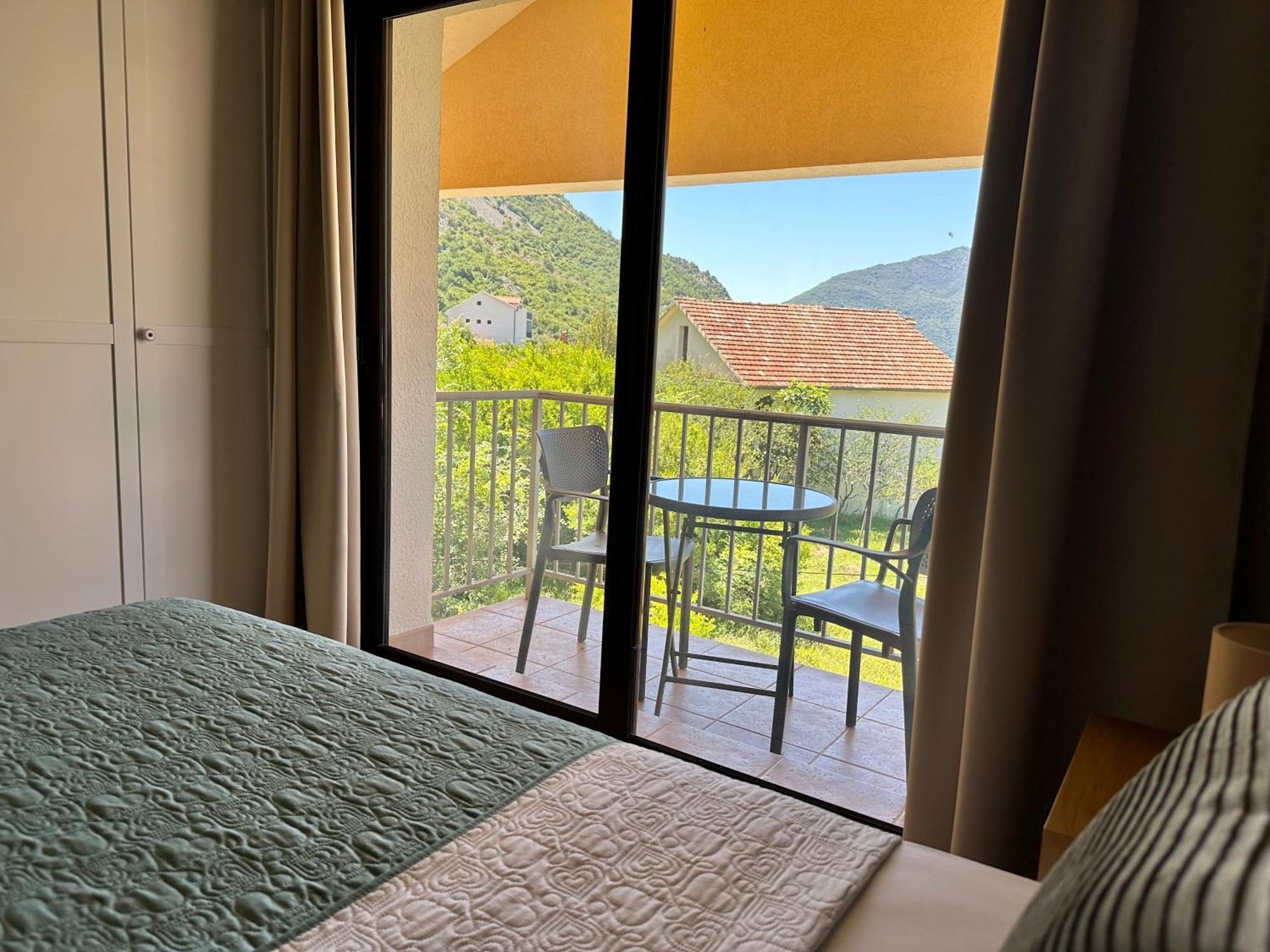 Villa Risan Apartments Exterior photo