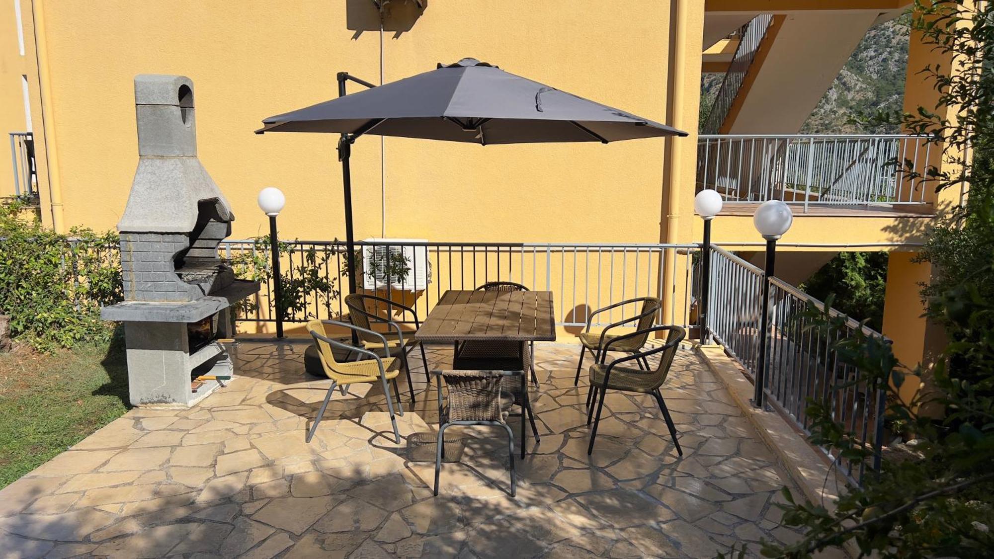 Villa Risan Apartments Exterior photo